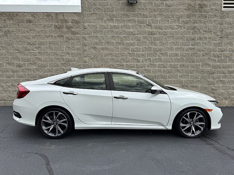 2019 Honda Civic Touring photo 2