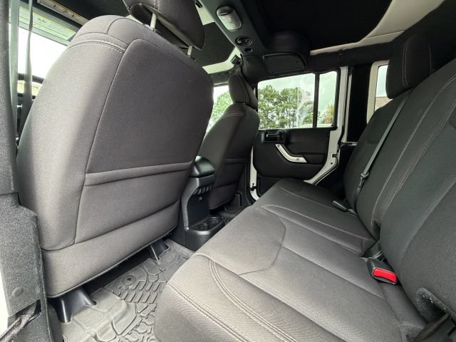 2018 Jeep Wrangler JK Unlimited Sahara - Photo 18