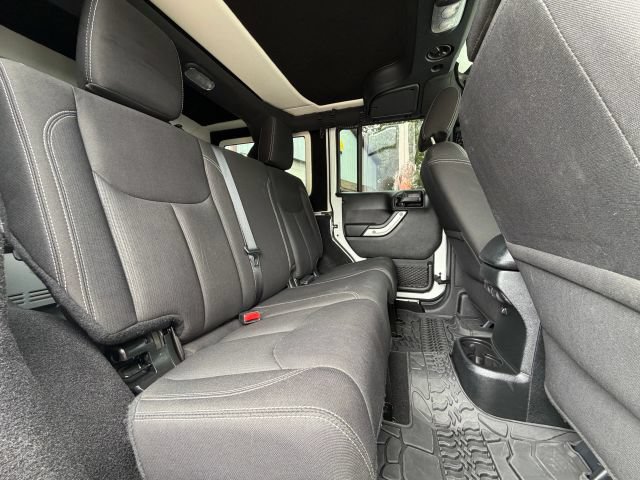 2018 Jeep Wrangler JK Unlimited Sahara - Photo 19