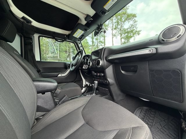 2018 Jeep Wrangler JK Unlimited Sahara - Photo 15
