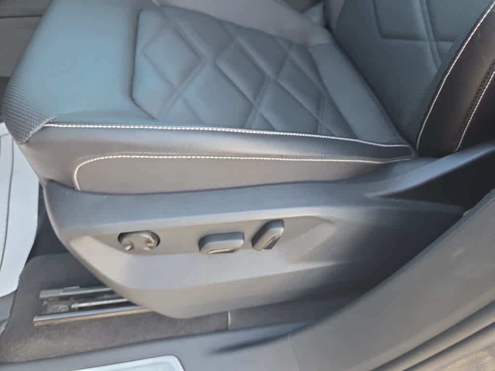 2025 Volkswagen Atlas SE w/Tech - Photo 18