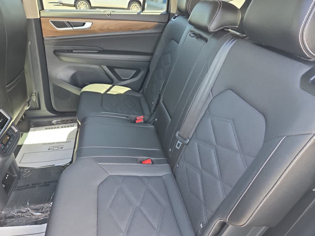 2025 Volkswagen Atlas SE w/Tech - Photo 12
