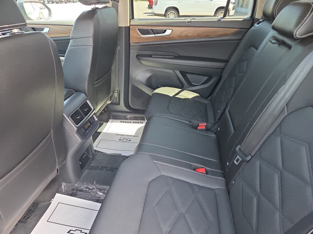 2025 Volkswagen Atlas SE w/Tech - Photo 13