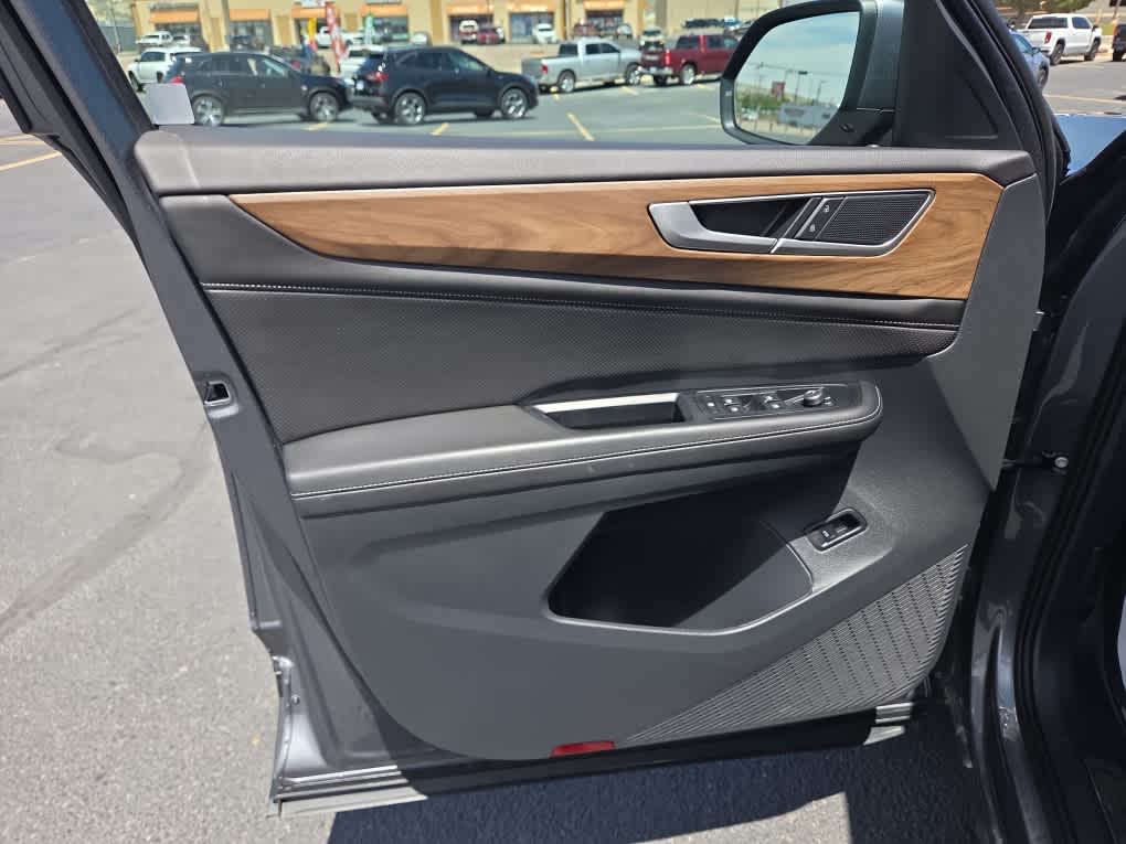 2025 Volkswagen Atlas SE w/Tech - Photo 17