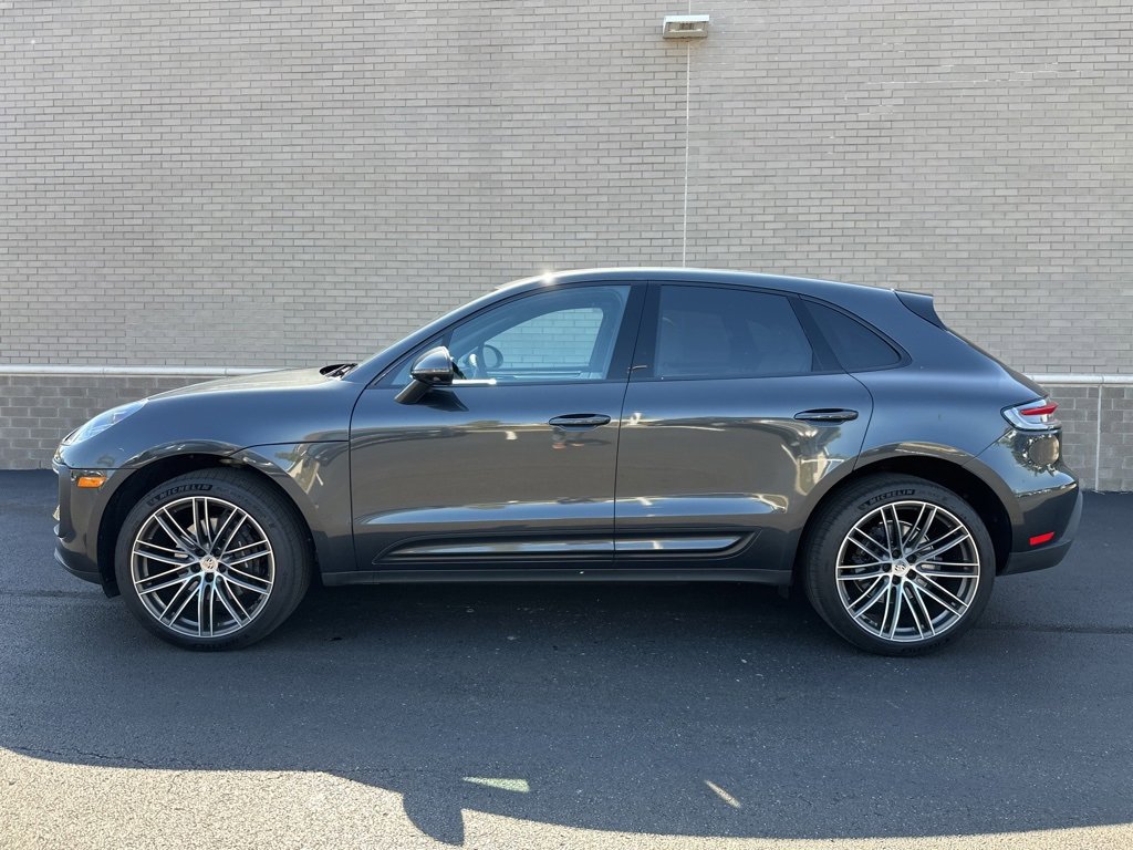 2023 Porsche Macan T photo 2