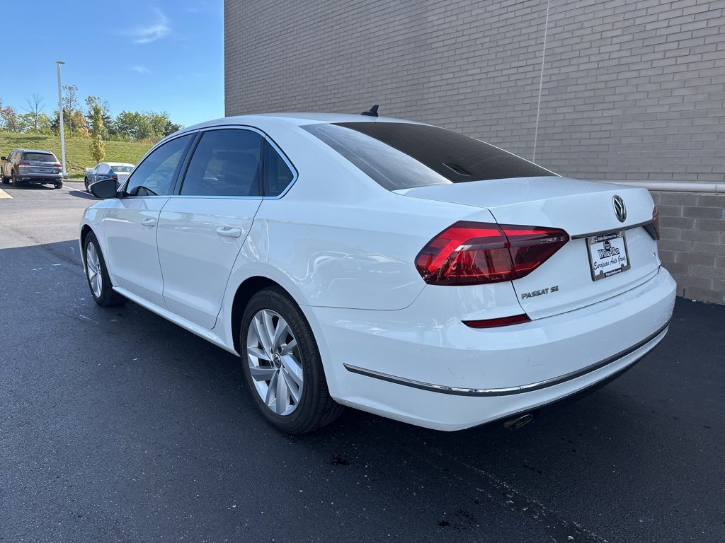 2018 Volkswagen Passat 2.0T SE photo 3