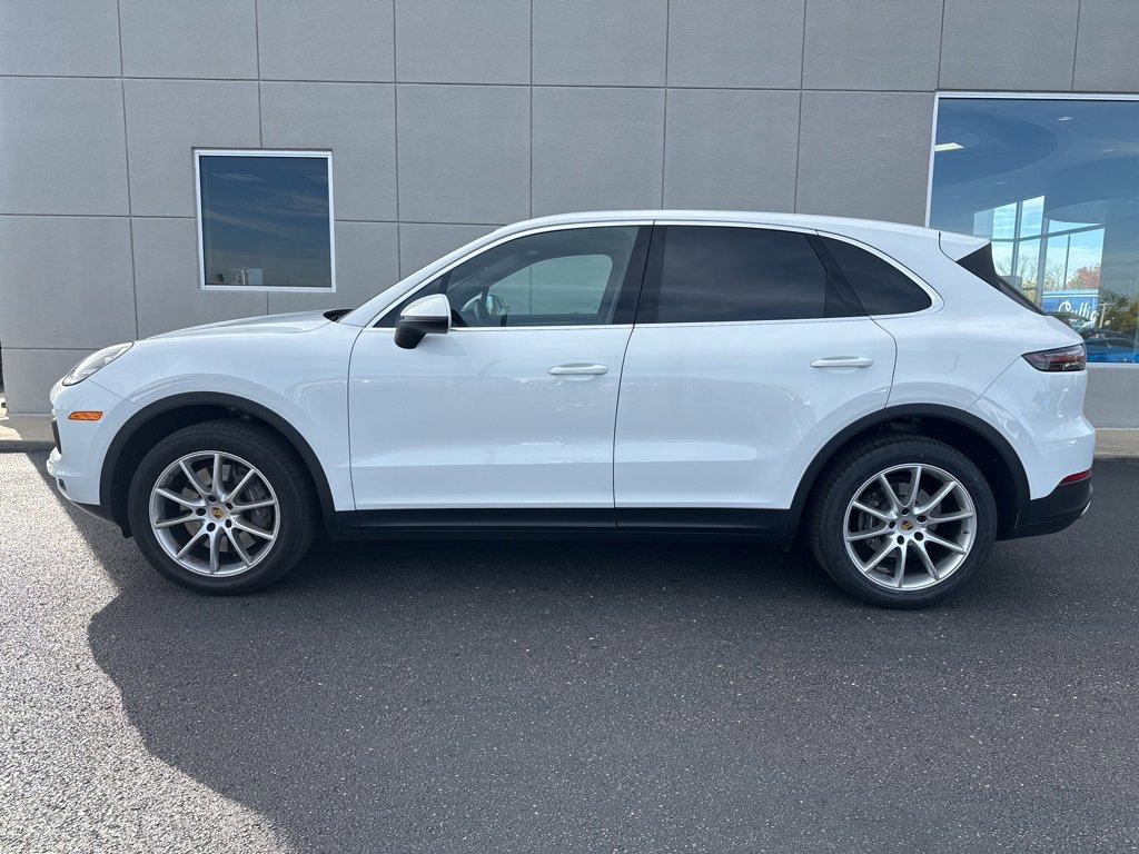 2023 Porsche Cayenne Platinum Edition photo 2
