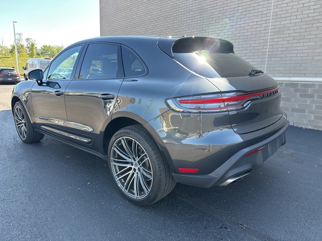 2023 Porsche Macan T photo 3