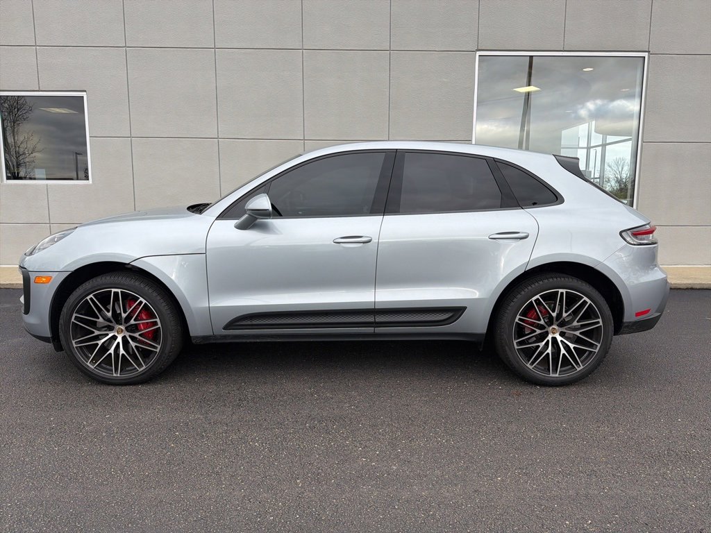 2024 Porsche Macan S photo 2