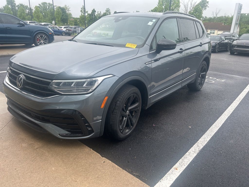 2023 Volkswagen Tiguan 2.0T SE R-Line Black 4Motion's photo
