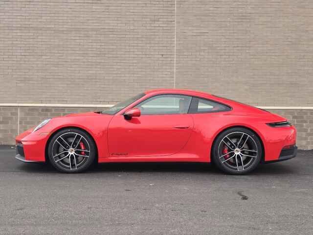 2026 Porsche 911 GTS photo 2