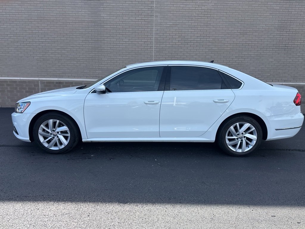 2018 Volkswagen Passat 2.0T SE photo 2
