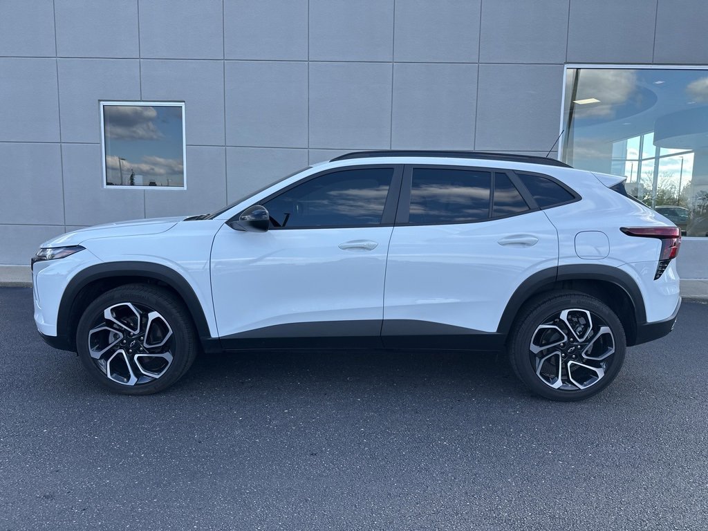 2024 Chevrolet Trax photo 2