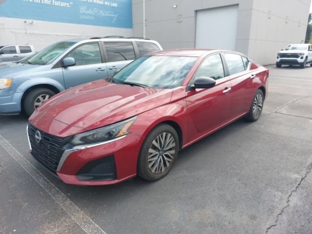 Used 2024 Nissan Altima 2.5 SV Sedan