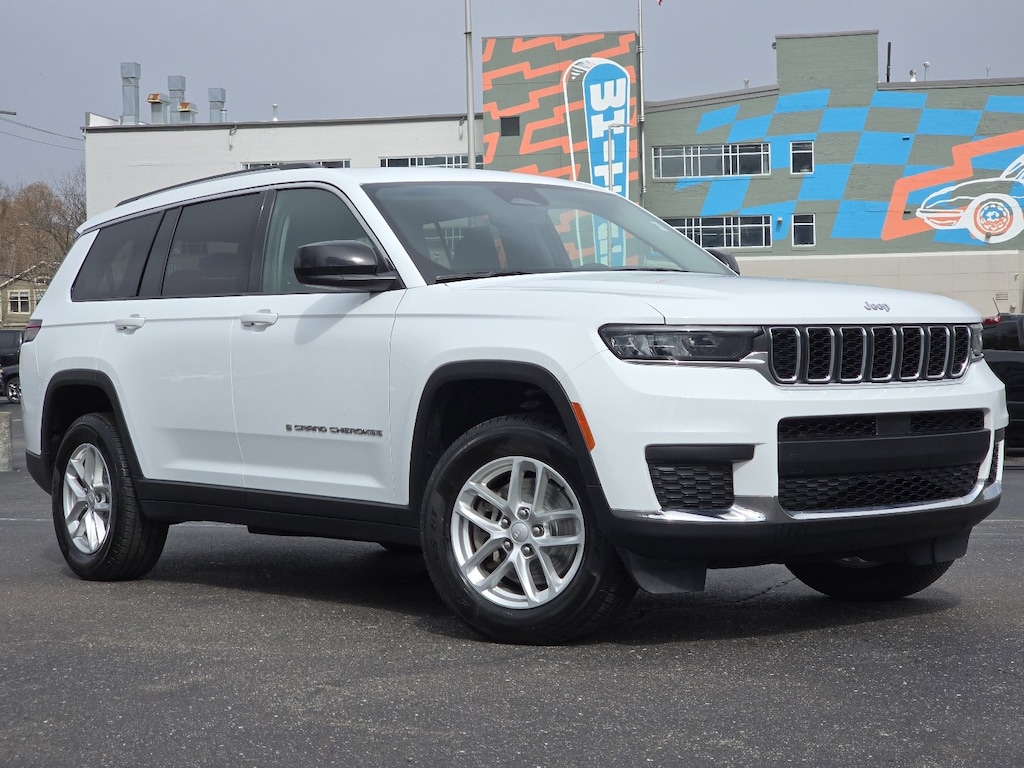 Used 2023 Jeep Grand Cherokee L Laredo SUV