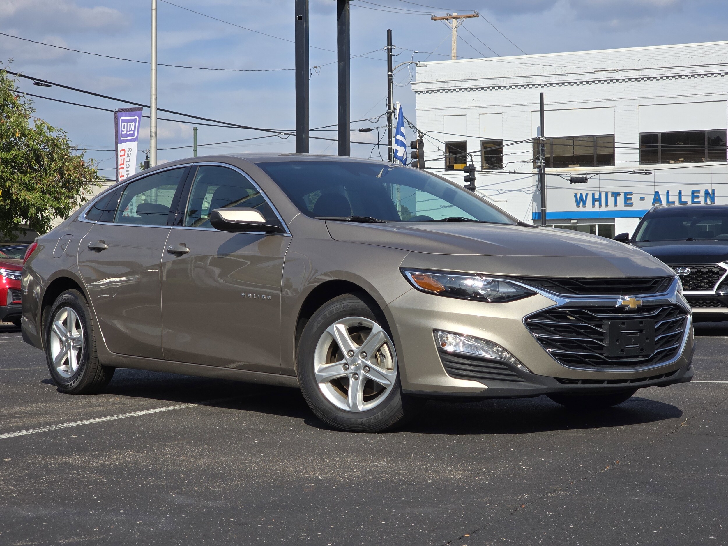 2023 Chevrolet Malibu 1LT photo 2