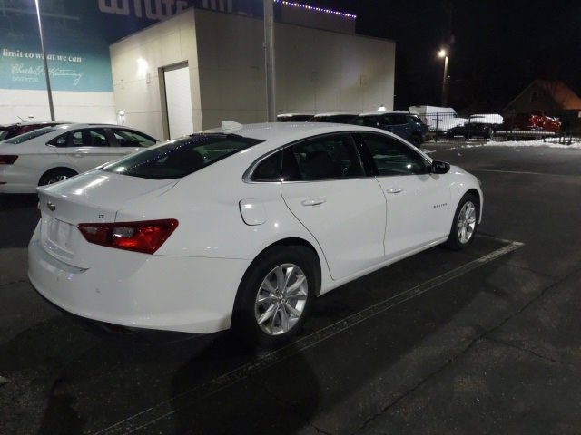 2024 Chevrolet Malibu 1LT photo 2