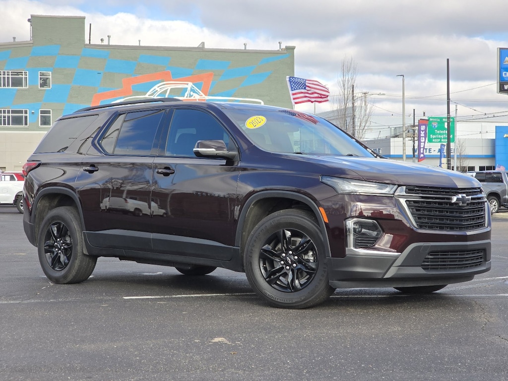 Used 2023 Chevrolet Traverse LT Cloth SUV