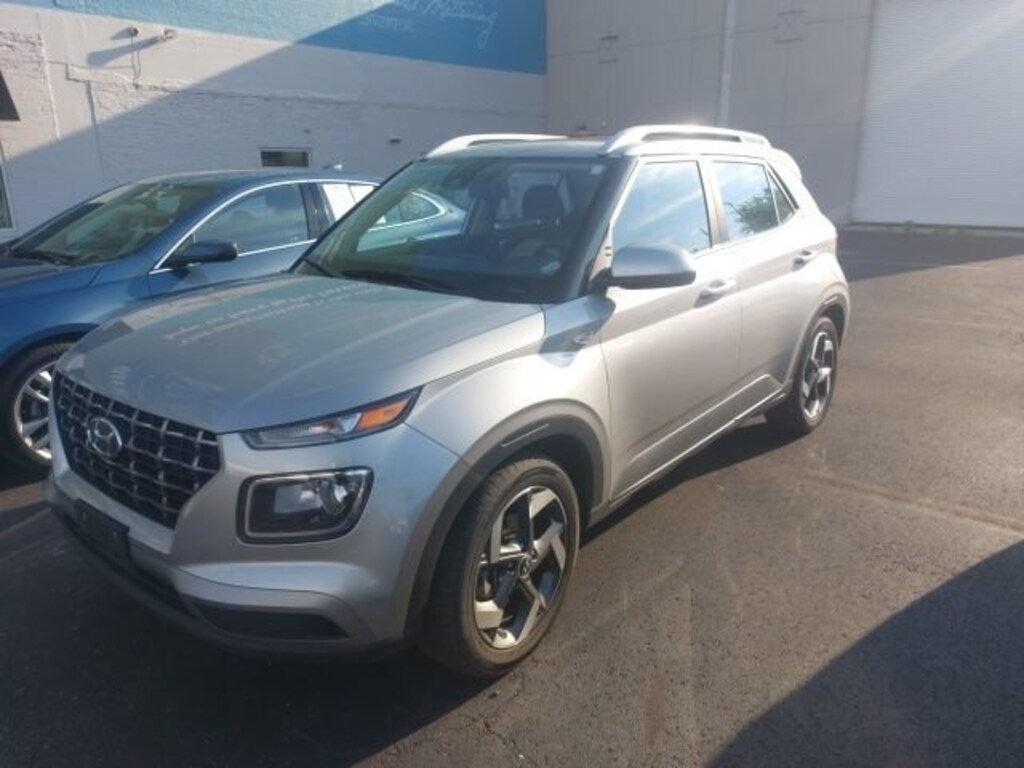 Used 2025 Hyundai Venue SEL SUV
