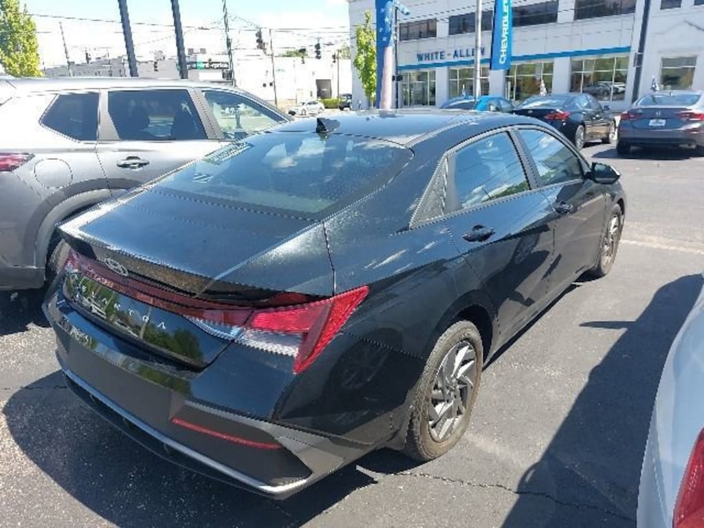 Used 2024 Hyundai Elantra SEL Car