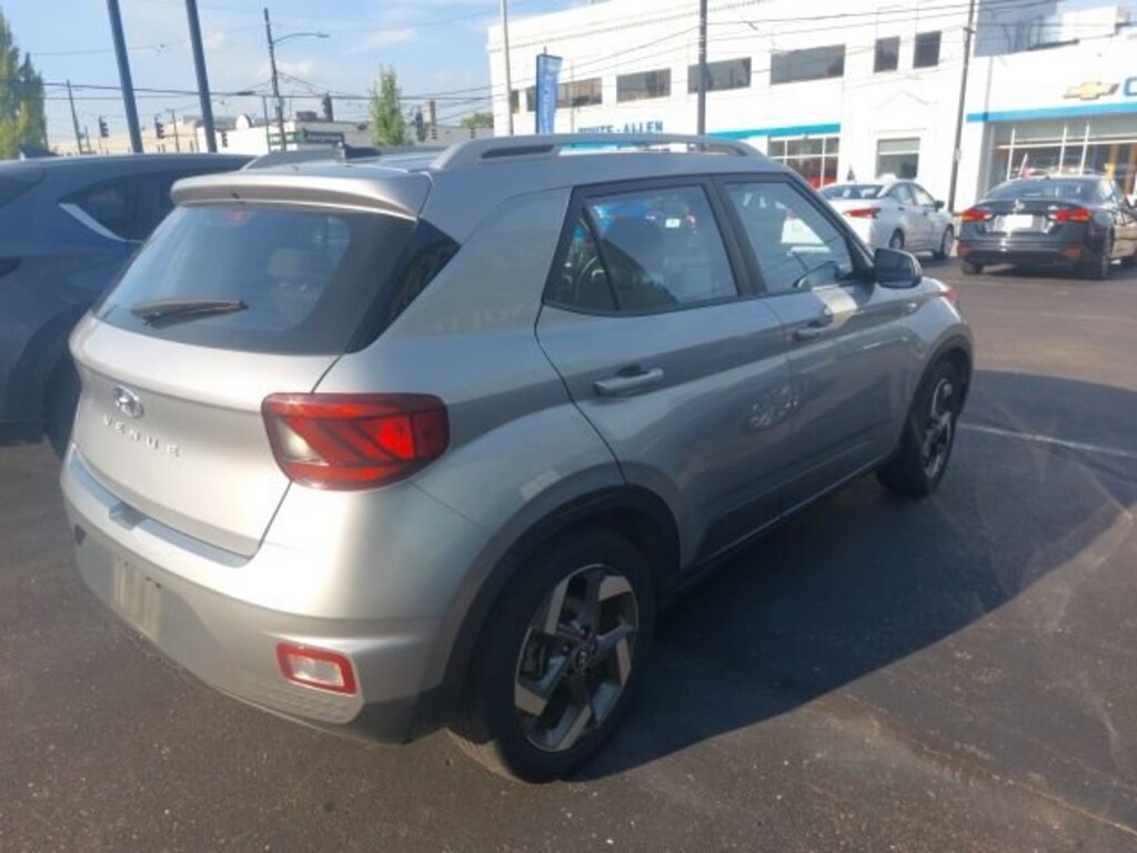 Used 2025 Hyundai Venue SEL SUV