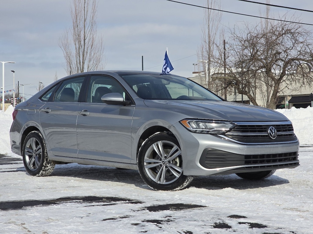 Used 2024 Volkswagen Jetta SE Sedan