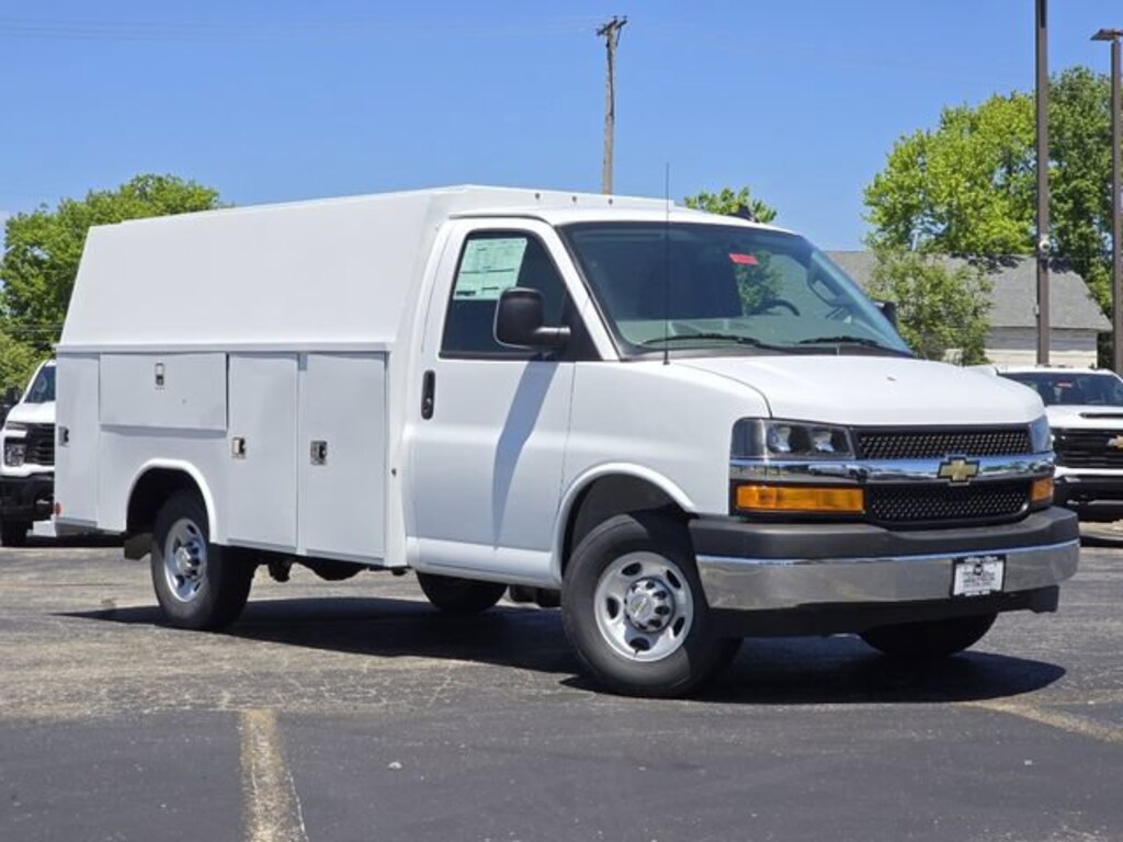 New 2026 Chevrolet Express Commercial Cutaway 1WT Cutaway Van