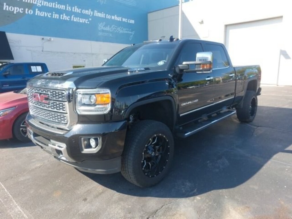 Used 2019 GMC Sierra 2500HD Denali Truck Crew Cab