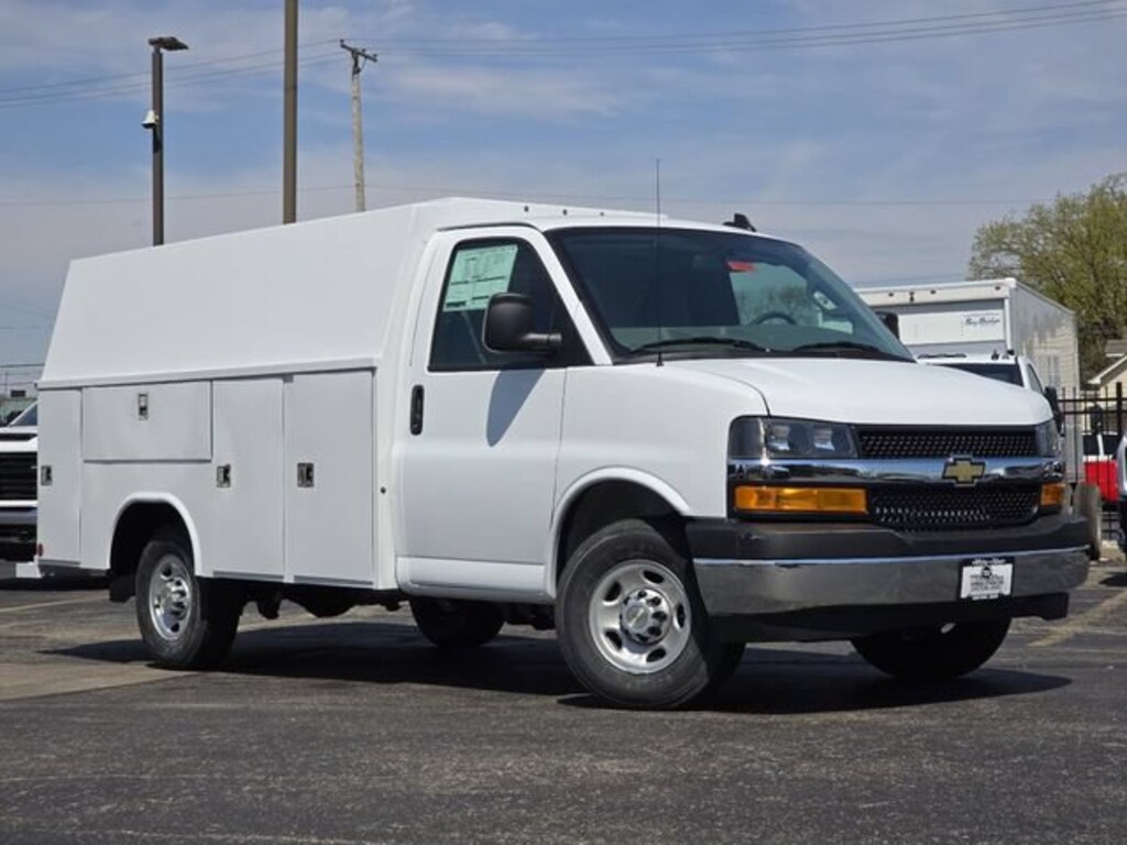 New 2026 Chevrolet Express Commercial Cutaway 1WT Cutaway Van