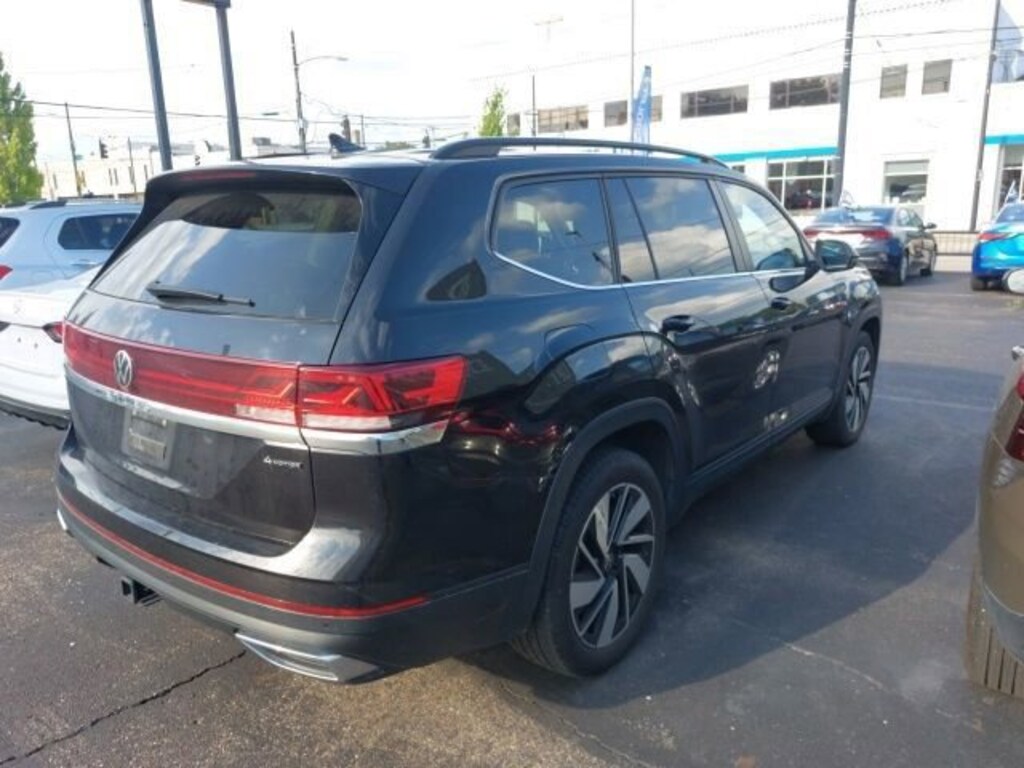 Used 2024 Volkswagen Atlas 2.0T SE w/Technology SUV