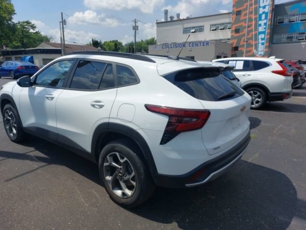 Used 2025 Chevrolet Trax LT SUV