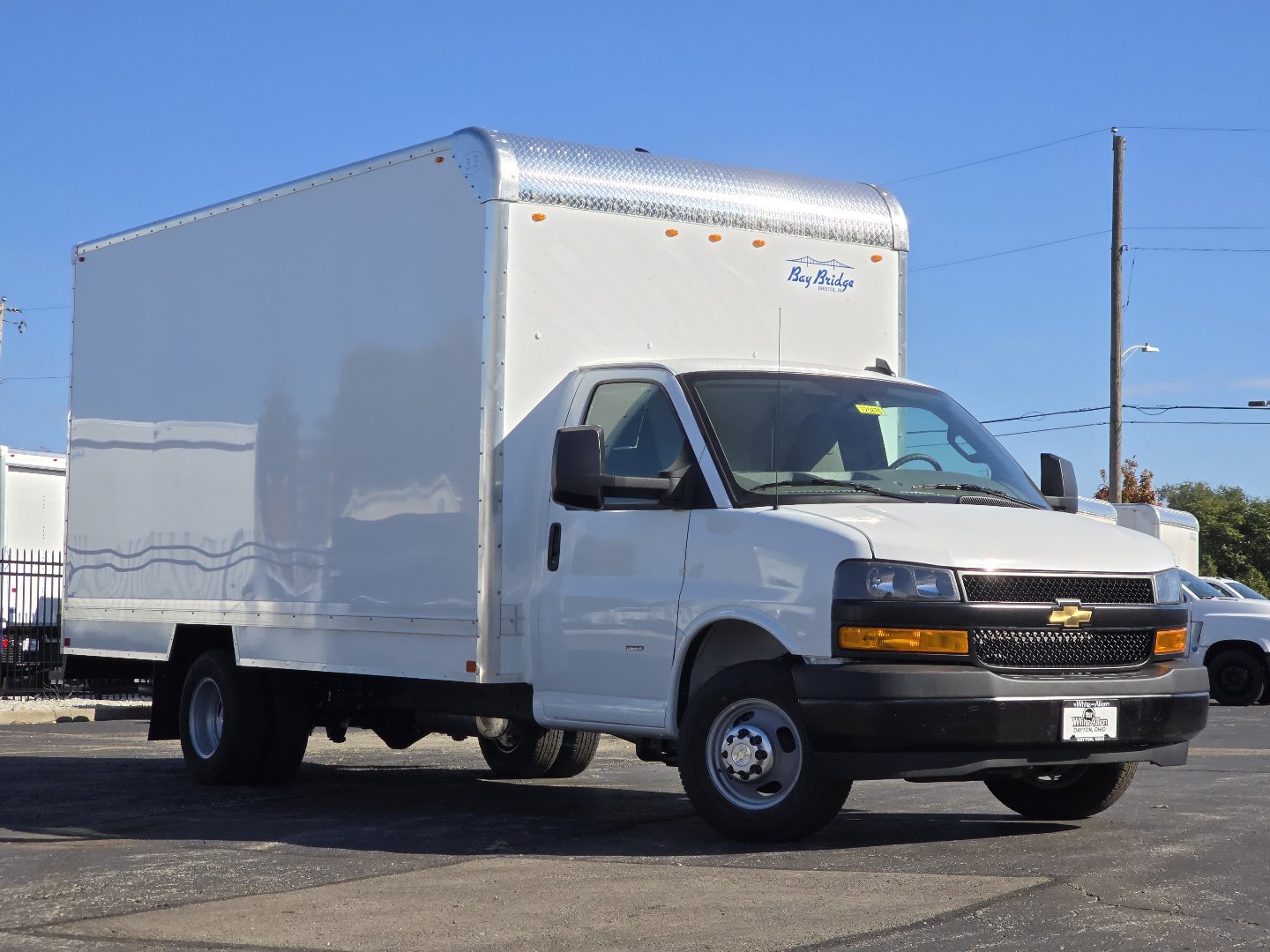 2025 Chevrolet Express 3500 Cutaway photo 2