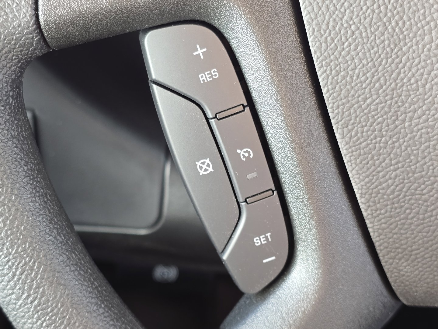 2025 Chevrolet Express 3500 Cutaway photo 4