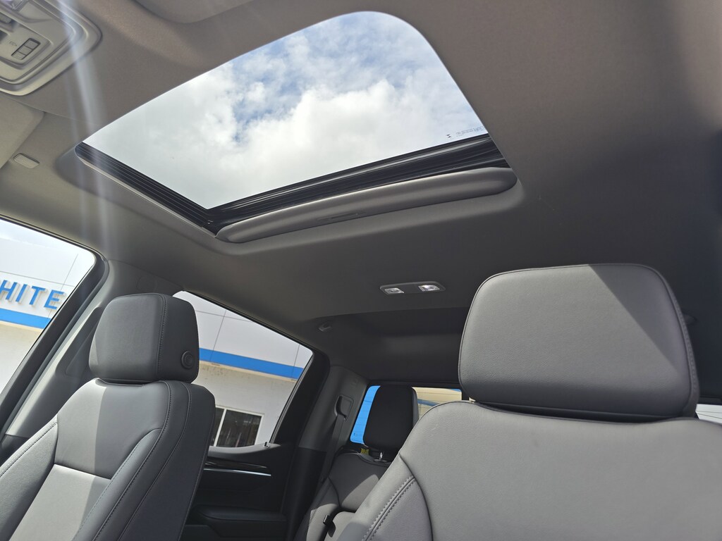 2025 Chevrolet Silverado 1500 RST photo 3