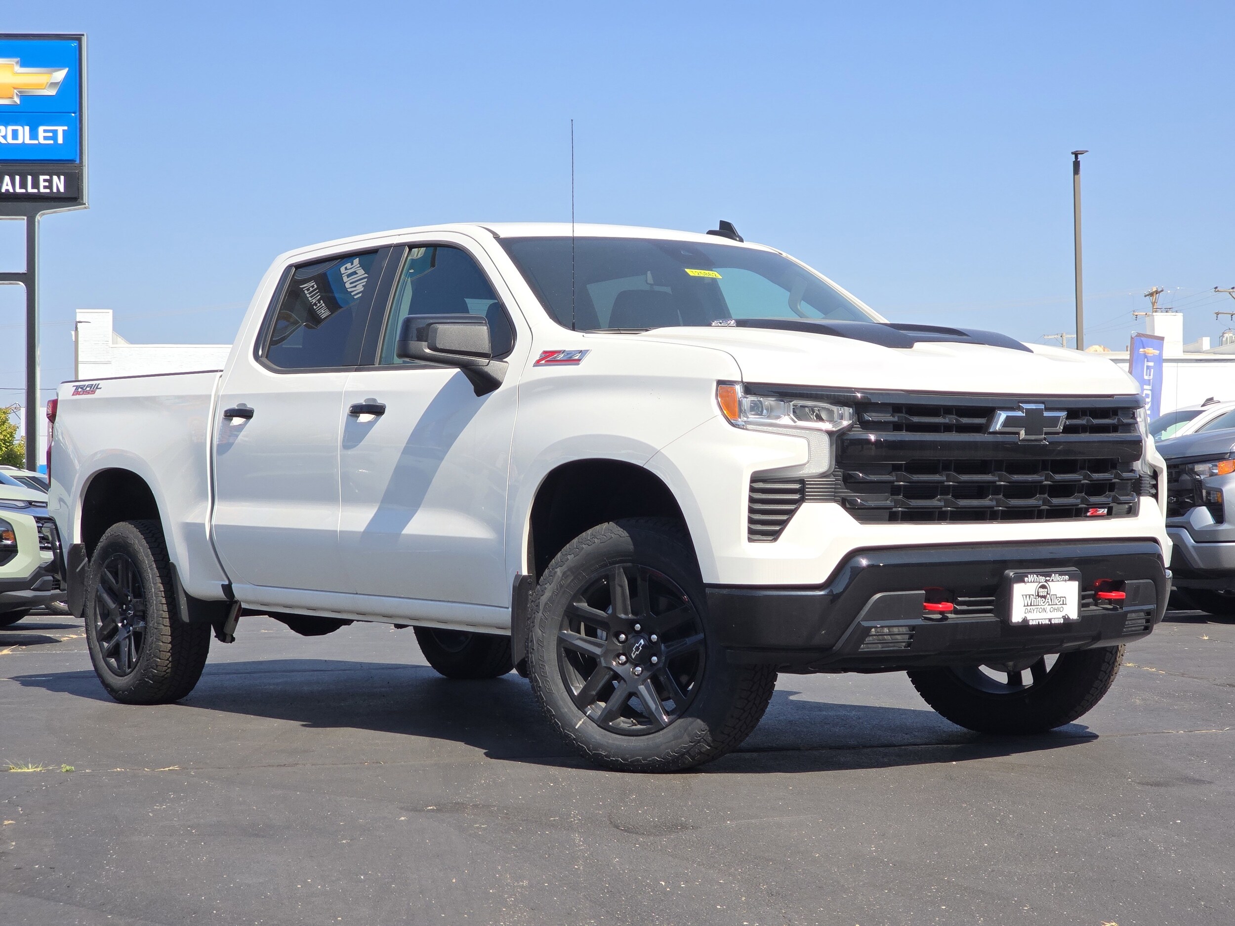 2025 Chevrolet Silverado 1500 LT Trail Boss photo 2