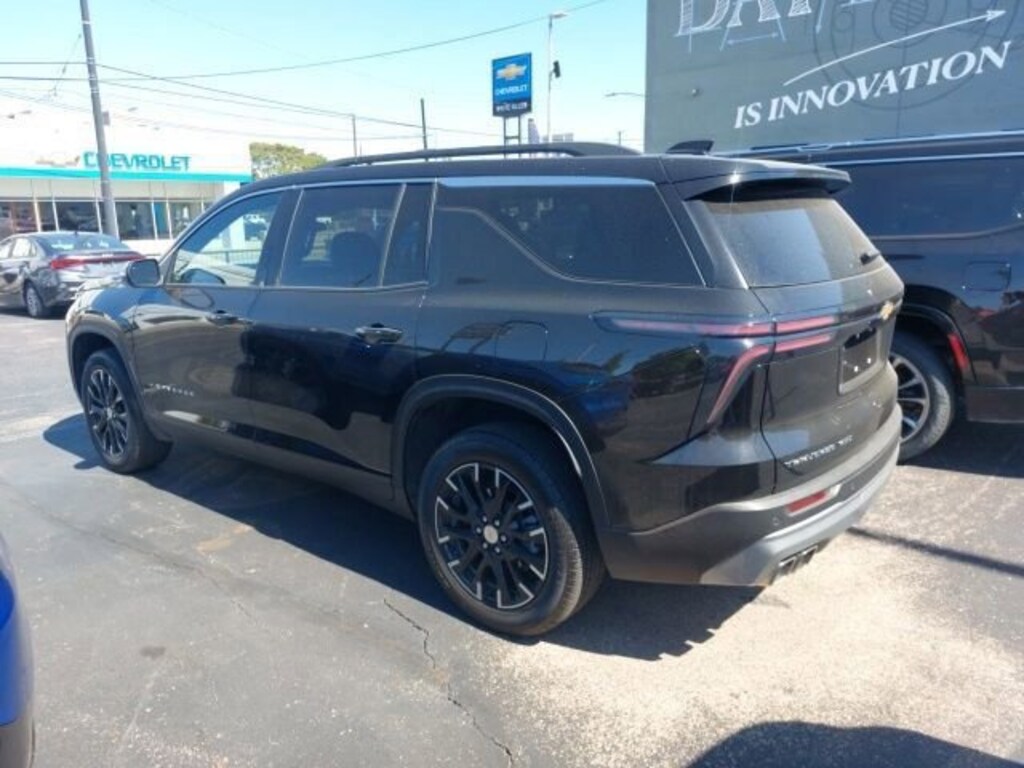 Used 2025 Chevrolet Traverse AWD LT SUV
