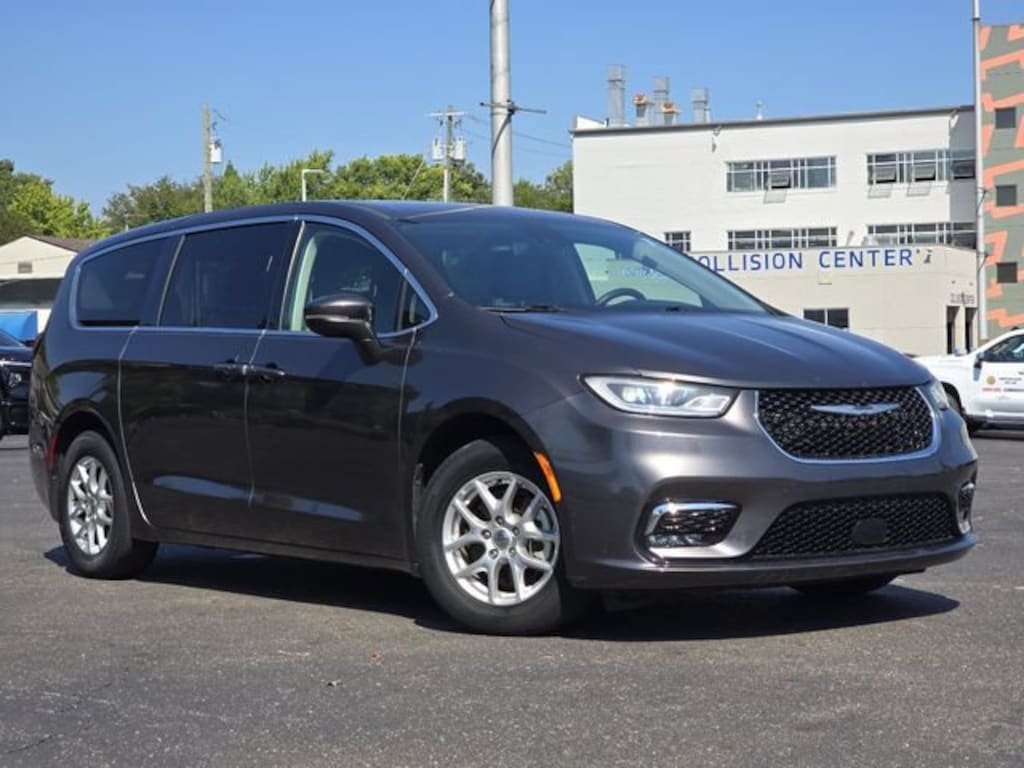 Used 2023 Chrysler Pacifica Touring L Van Passenger Van