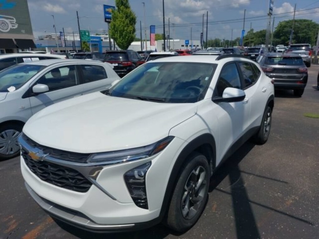 Used 2025 Chevrolet Trax LT SUV