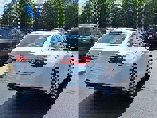 2024 Chevrolet Malibu 1LT photo 3