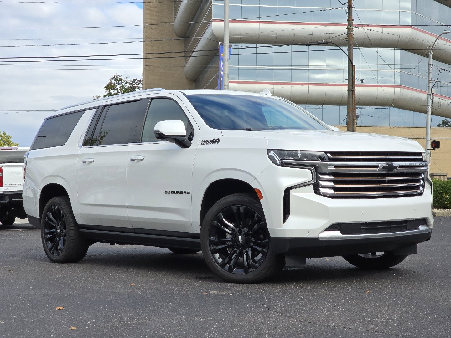 2022 Chevrolet Suburban High Country photo 2