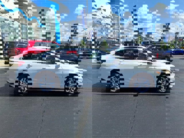 2024 Chevrolet Malibu 1LT photo 2