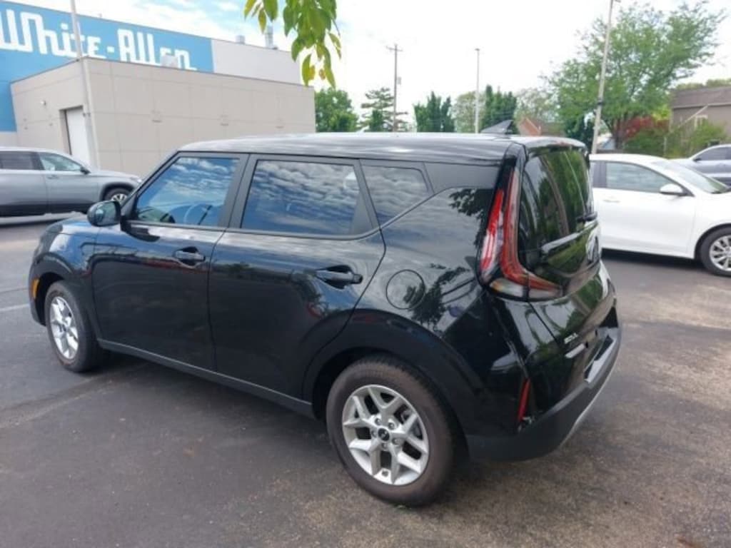 Used 2025 Kia Soul LX Hatchback