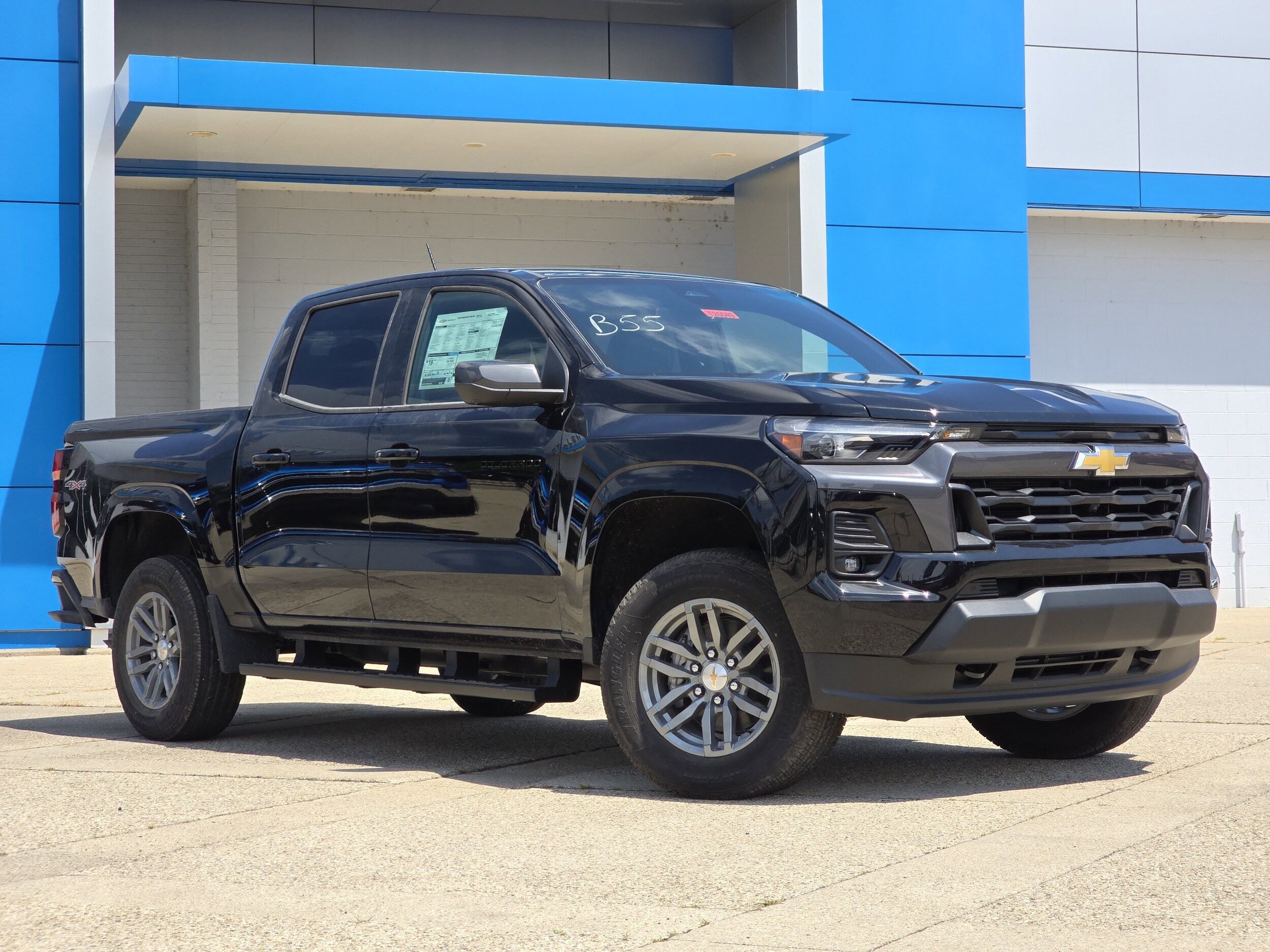 2026 Chevrolet Colorado LT photo 2