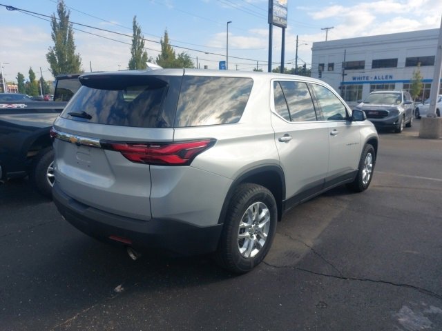 2022 Chevrolet Traverse LS photo 2