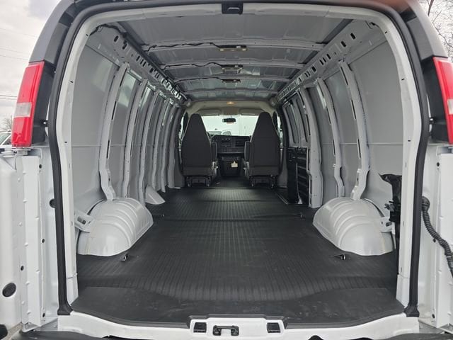 2026 Chevrolet Express Cargo Work Van - Photo 12