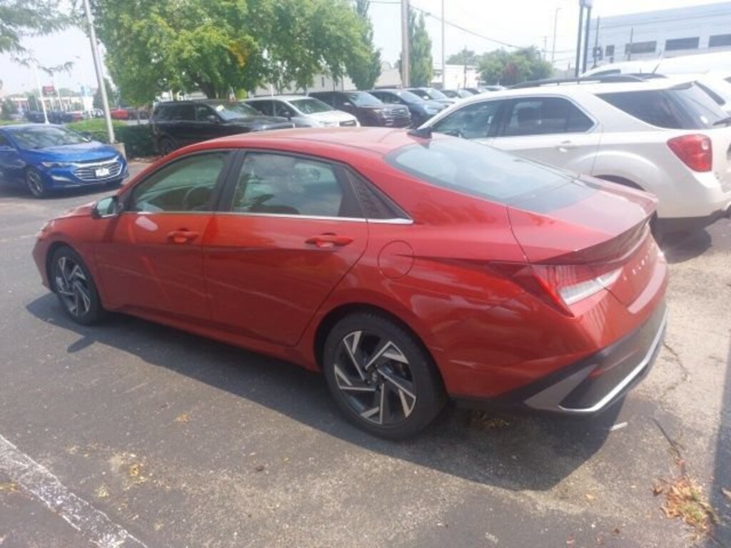 Used 2024 Hyundai Elantra Limited Sedan