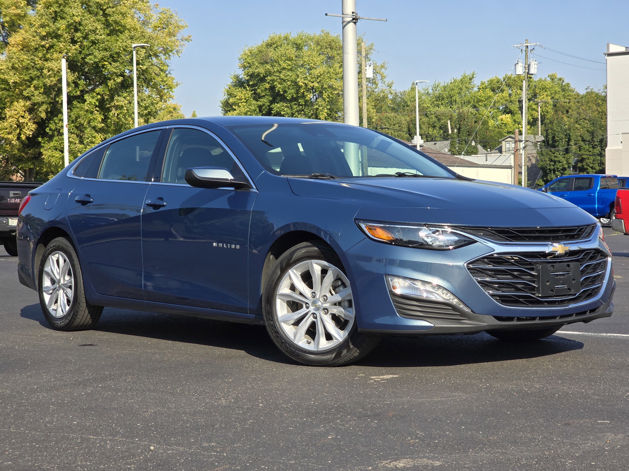 2024 Chevrolet Malibu 1LT photo 2