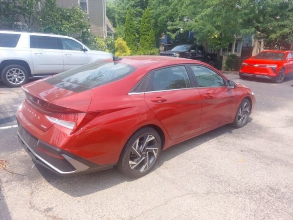 Used 2024 Hyundai Elantra Limited Sedan