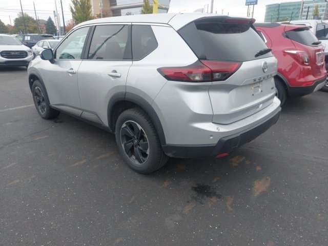 2024 Nissan Rogue SV photo 2