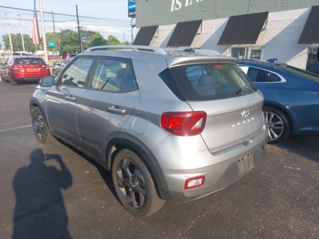 Used 2025 Hyundai Venue SEL SUV